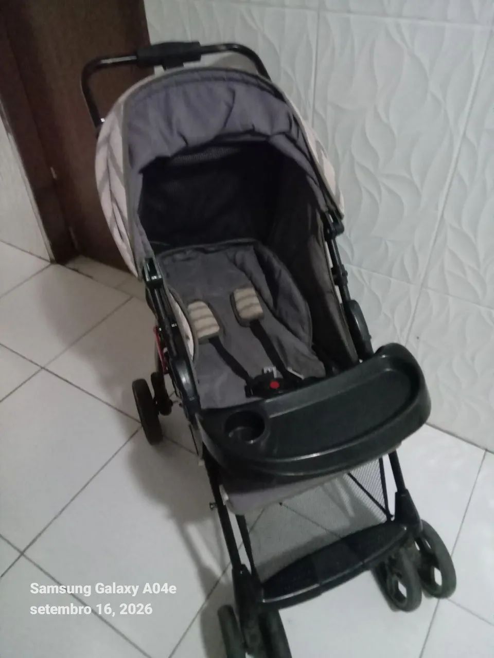 Carrinho de bebê bem conservado  - Foto 4