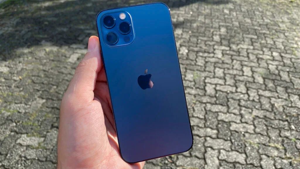 iPhone 12 Pro Max 128GB - Azul Oceano | Performance e Sofisticação