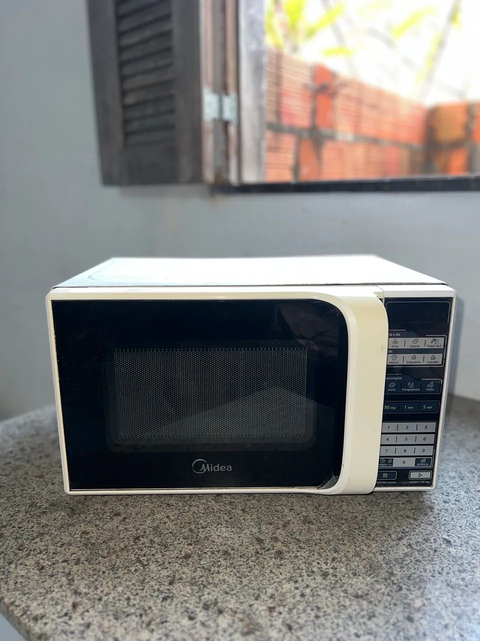 Microondas-Midea 20L