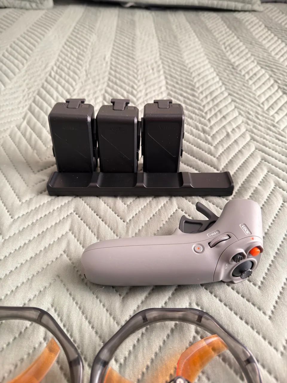 Drone DJI Avata 1 Axisflying 3.5? + 3 Baterias + 2 Controles - Foto 3