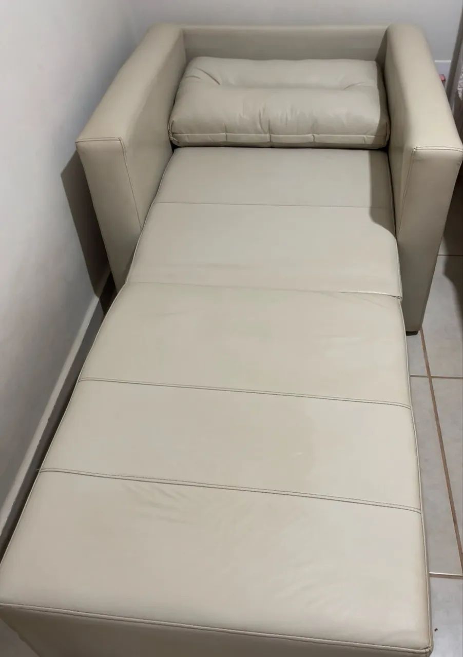 Vendo Sofá cama couro sintético bege  - Foto 5
