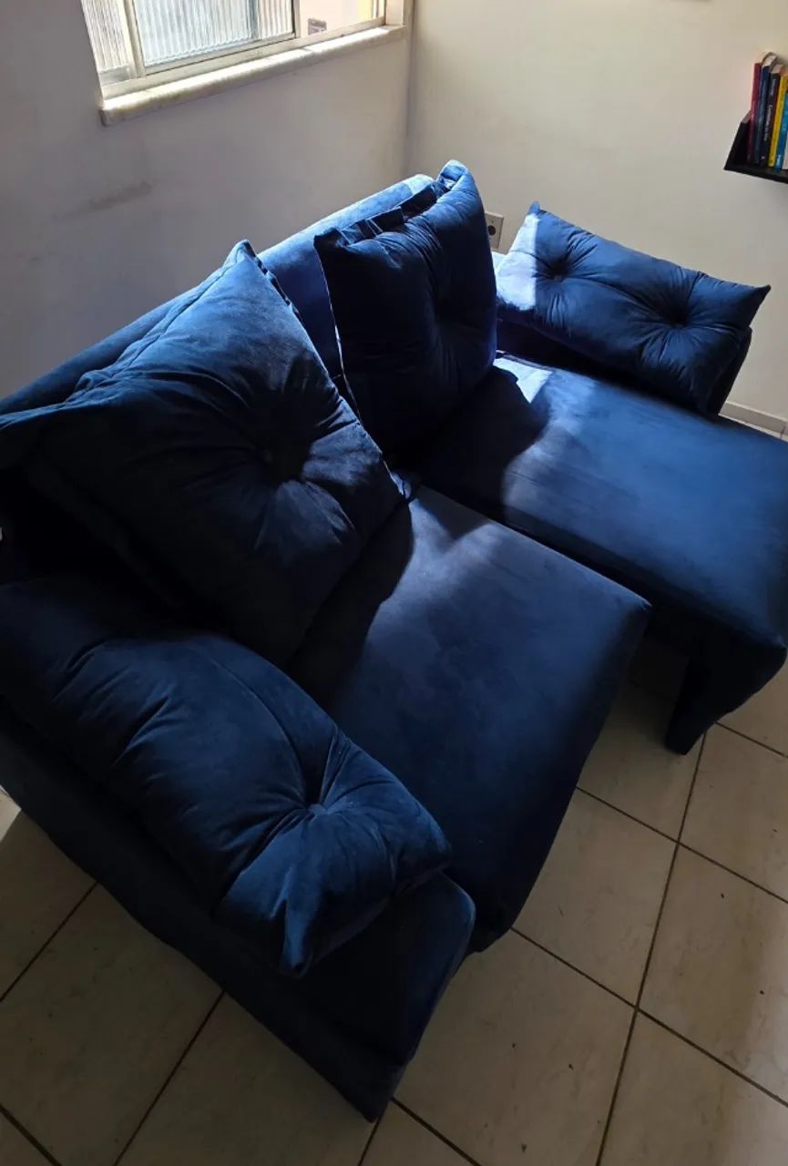 Sofa Retrátil Azul Escuro em Tecido Aveludado - Foto 4