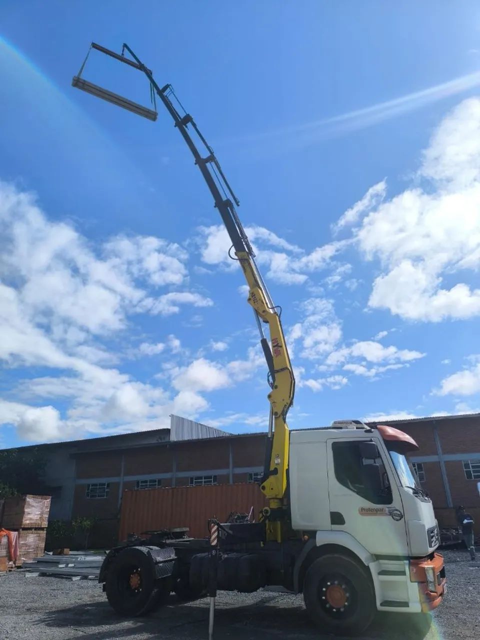 VOLVO VM 310 + MUNCK HYVA 2022 - PRONTO PARA TRABALHA - Foto 2