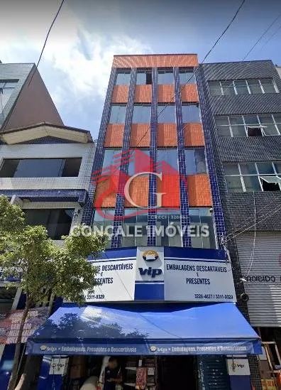 Prédio comercial no Pari com 414m2, divididos em 5 pavimentos.