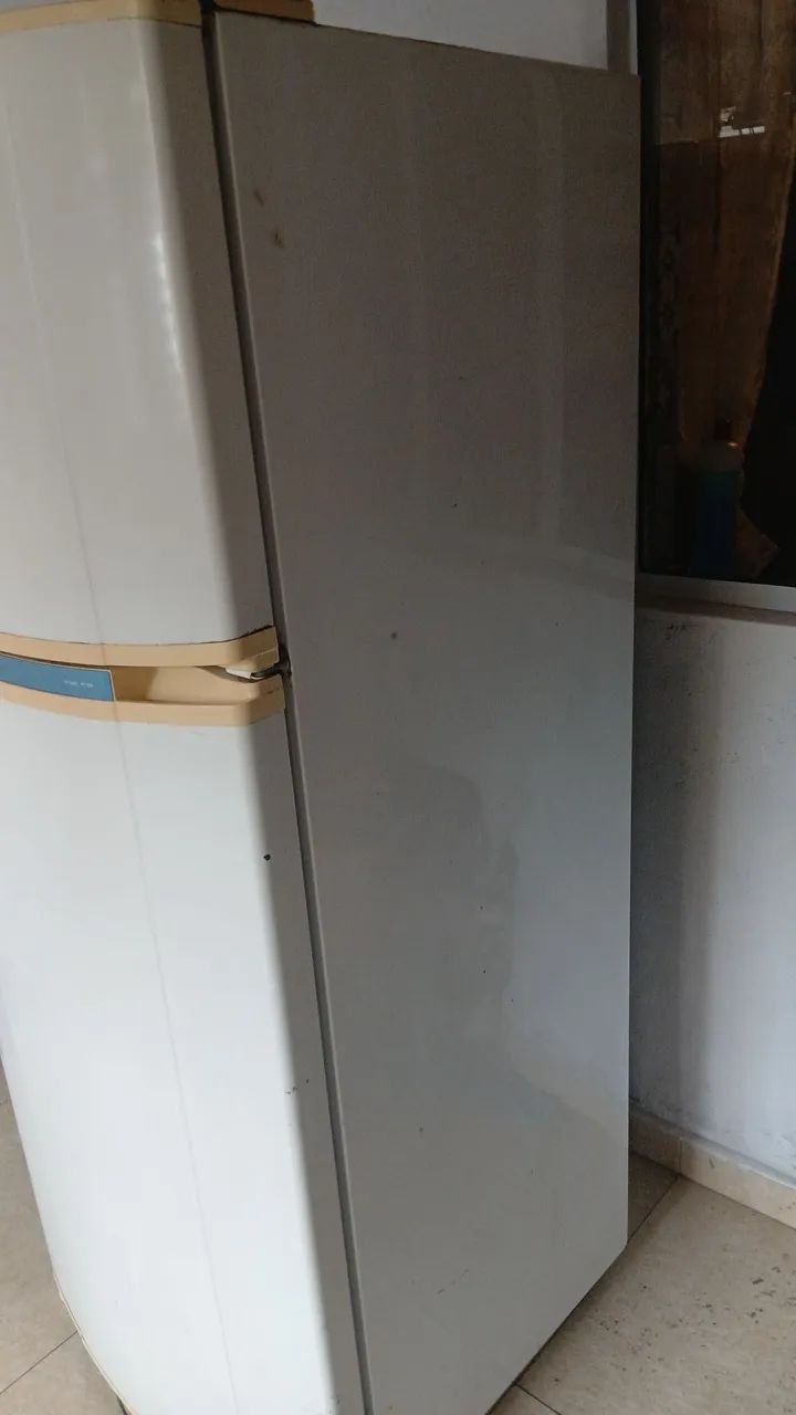 Vendo geladeira usada funcionando  - Foto 4
