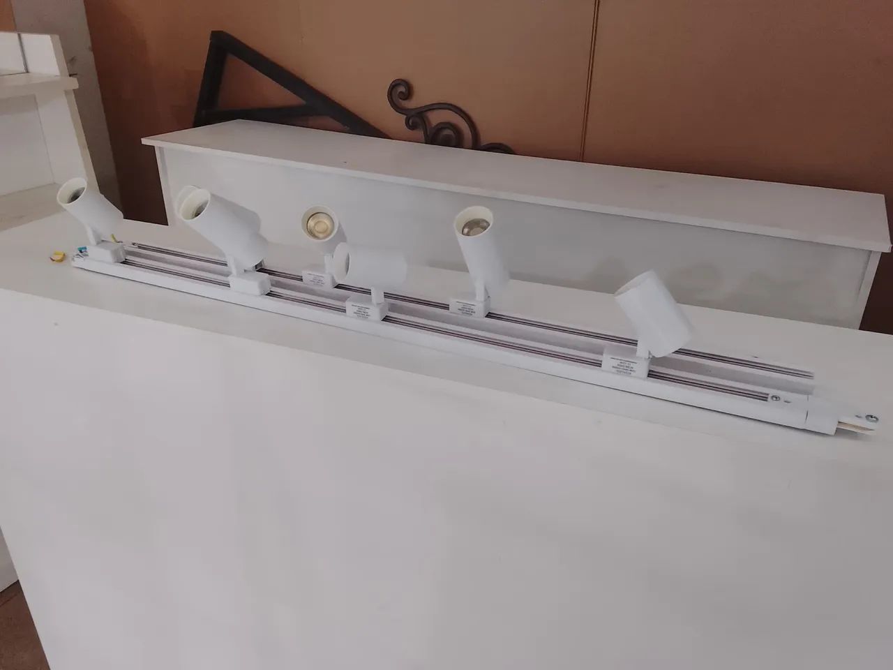Trilho eletrificado com  lâmpadas Spot em Led - Foto 2