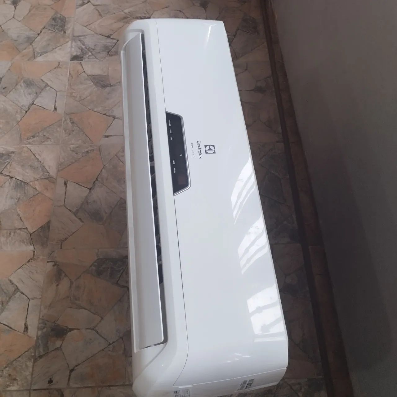 Split Electrolux Ecoturbo 12.000 BTUs.