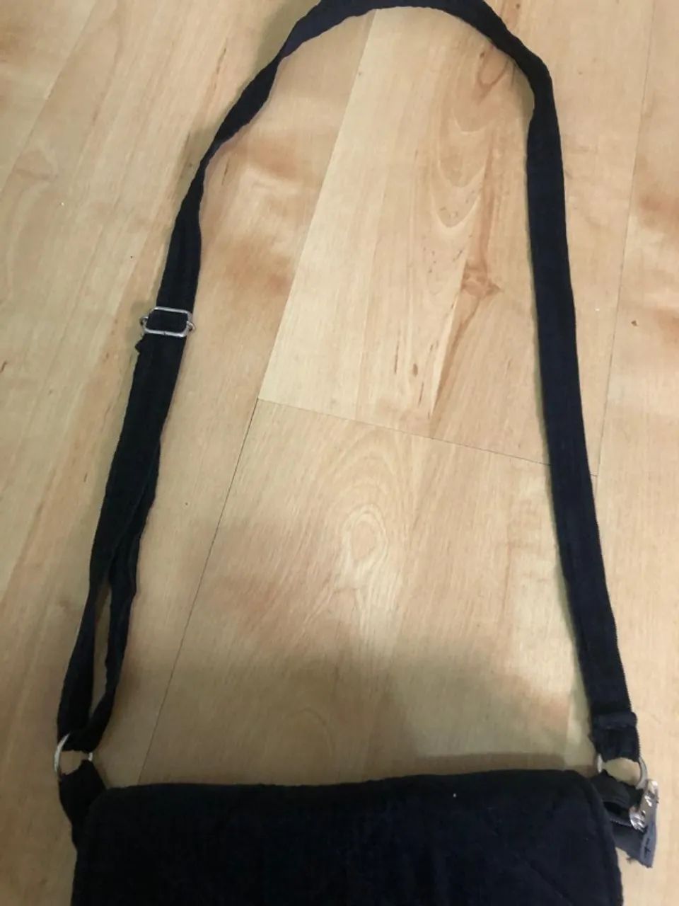 Bolsa de veludo cotelê preta - Foto 5