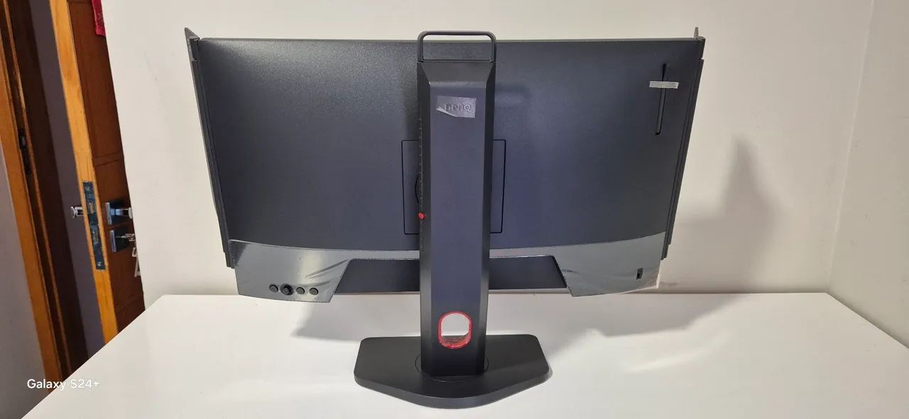 Monitor praticamente novo com caixa e todos os acessórios  - Foto 3