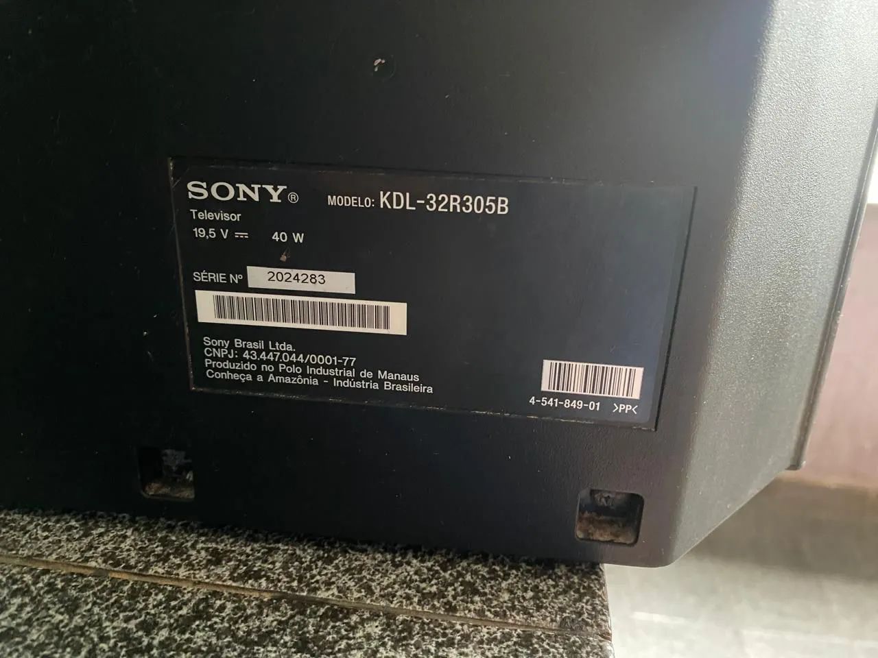 Vendo uma tv Sony com defeito pra retirada de peça zap *30 - Peças