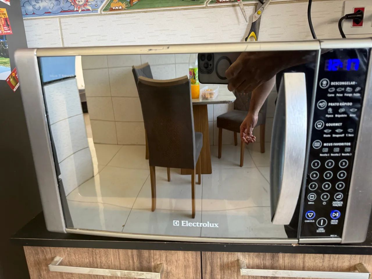 Microondas eletrolux 220 V - Foto 4