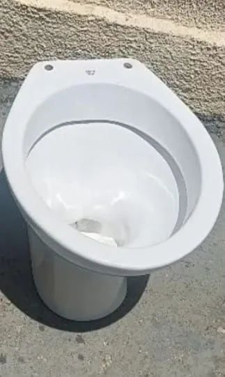 Vaso branco não e  acoplado