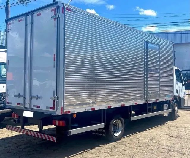 MB Accelo 815  - Foto 3