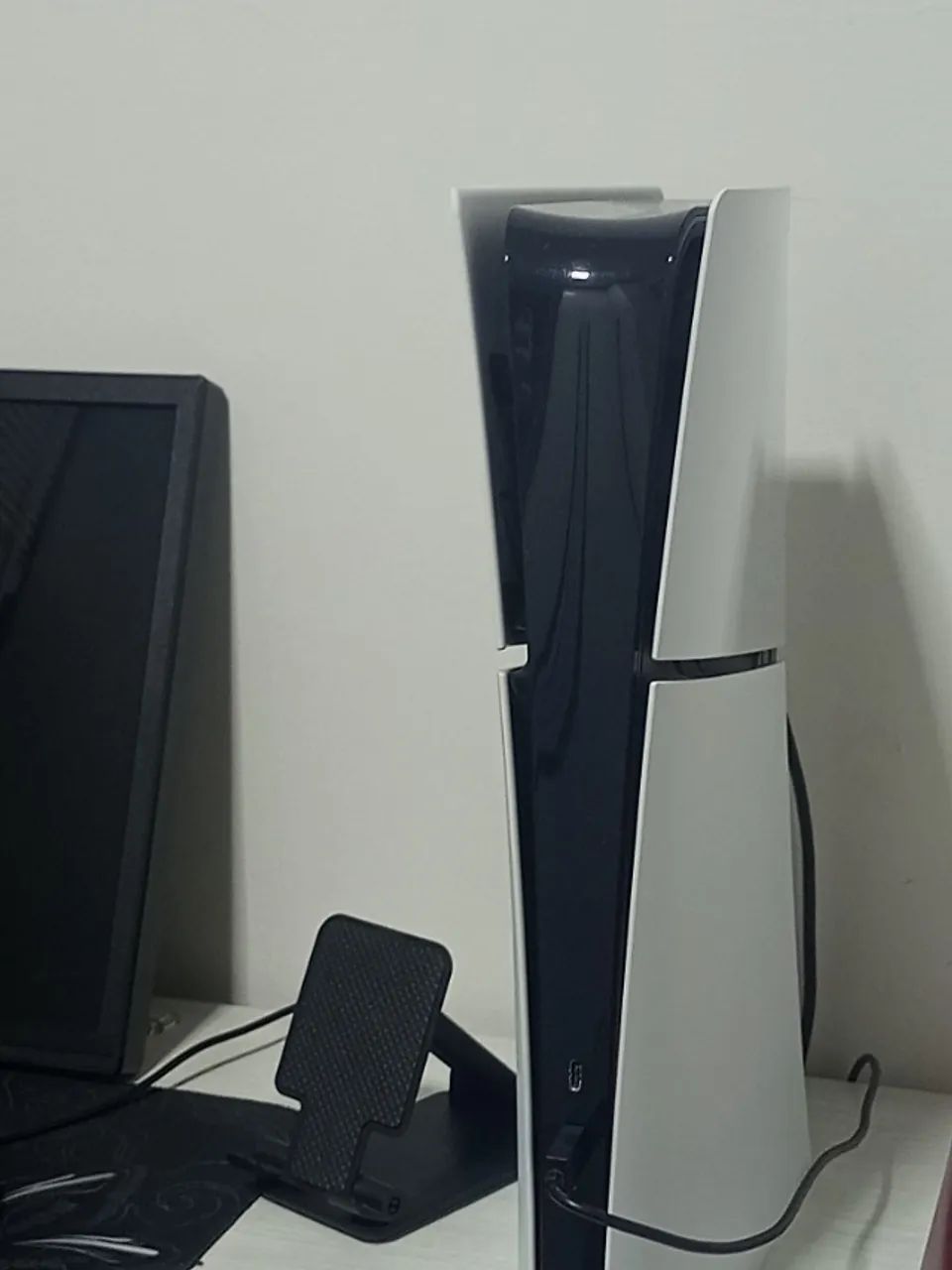 Ps5 slim digital acompanhado de 2 controles sem a caixa