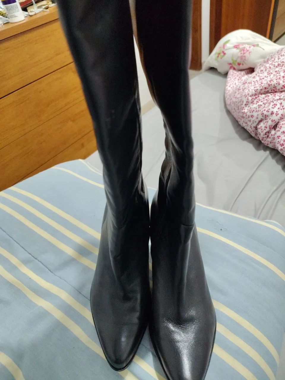 Bota de couro pelica preta  - Foto 3