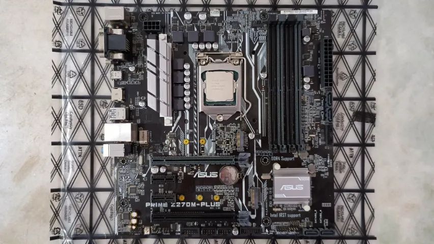 Placa-mãe ASUS PRIME Z270M-PLUS/BR + Processador Intel i7-7700K