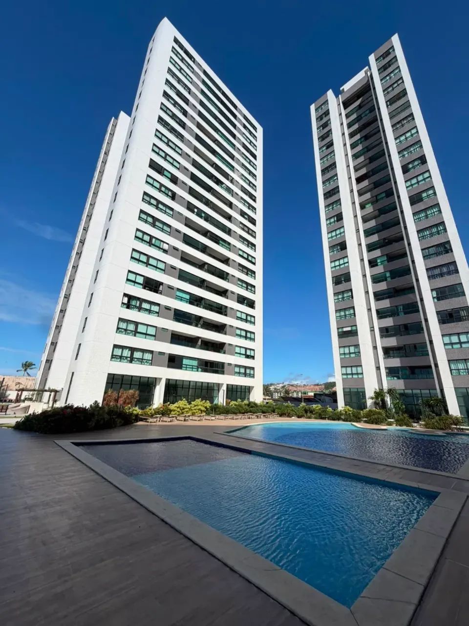 Alugo Apto de 86 m² com 3 suítes a beira mar