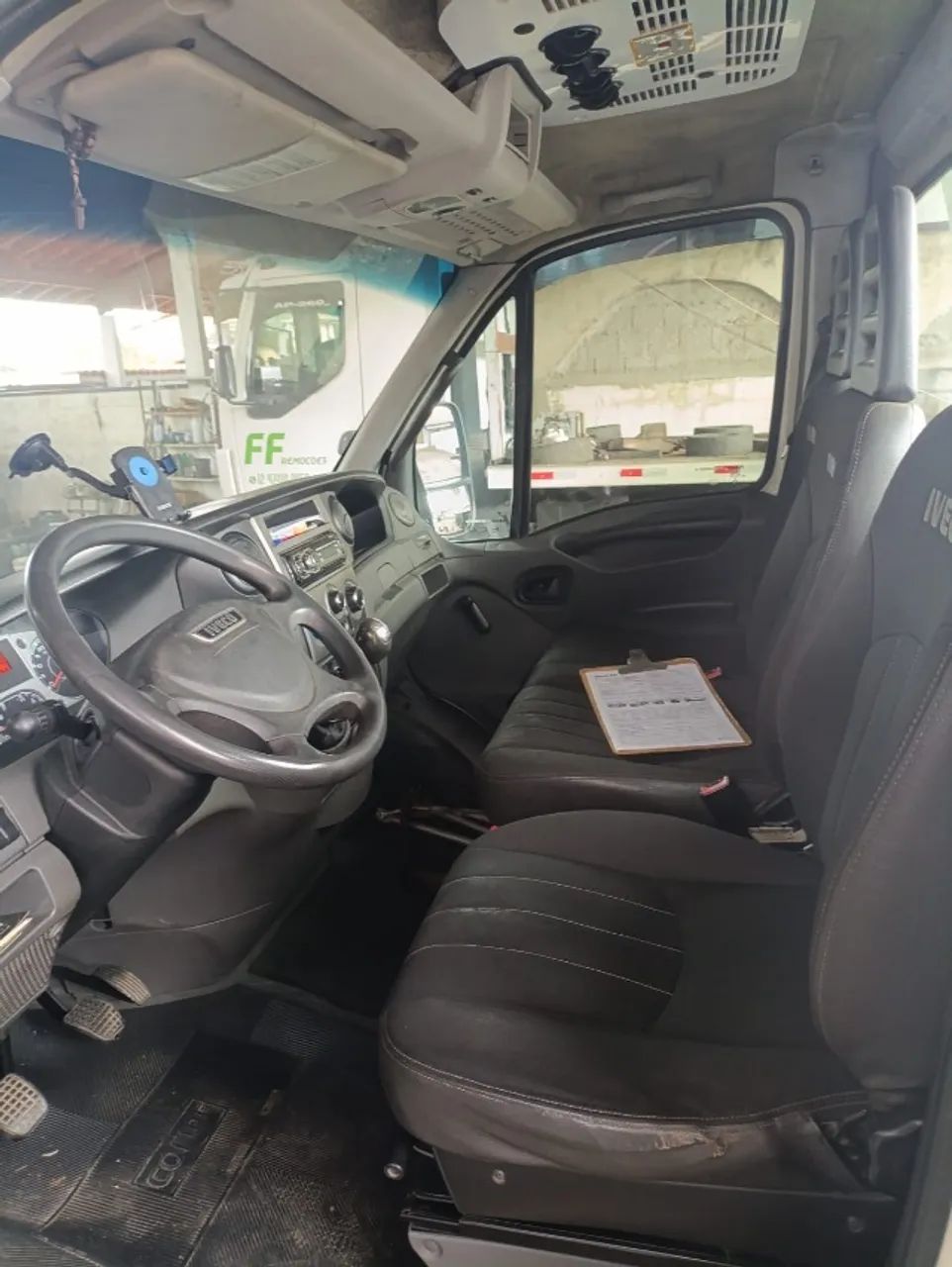 IVECO GUINCHO PLATAFORMA  - Foto 2