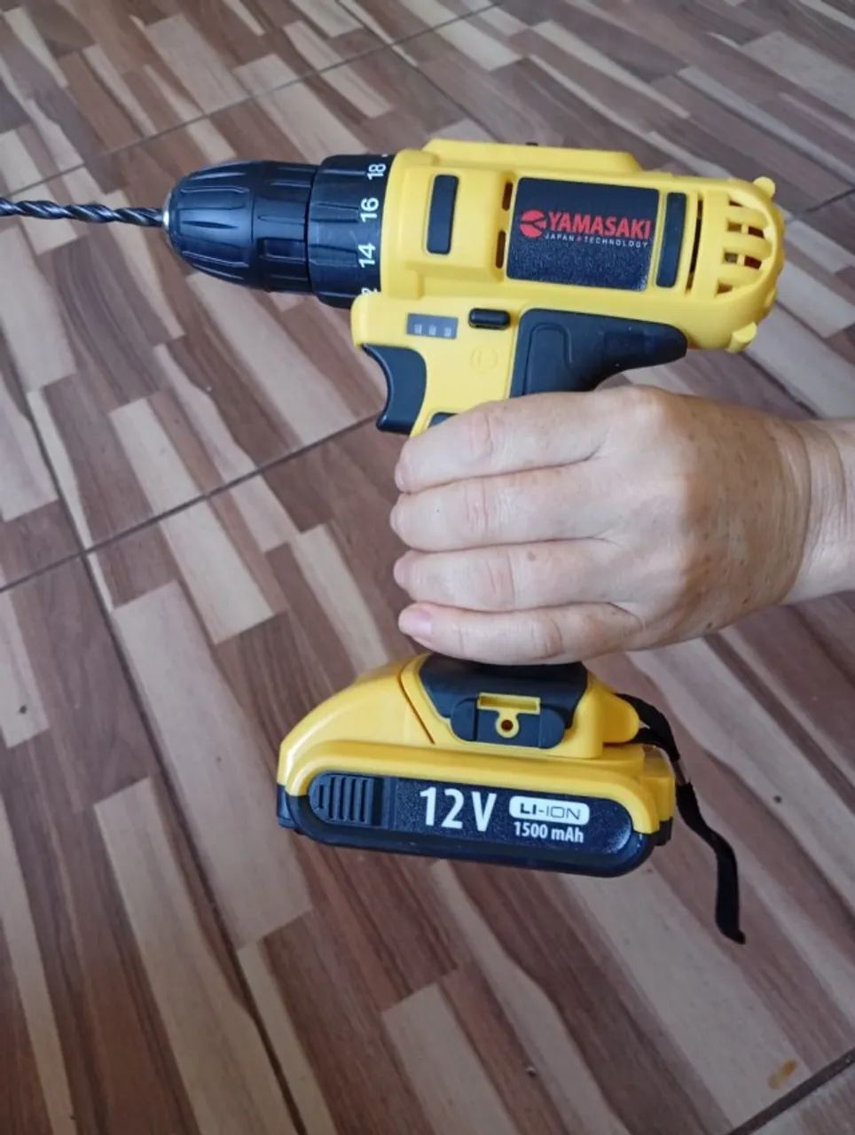 Kit Parafusadeira Yamasaki 12V - Ideal para Reparos, Montagens e Muito Mais! 1