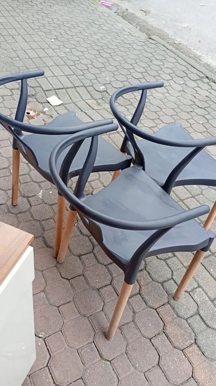 3 Cadeiras Eames DAR semi novas