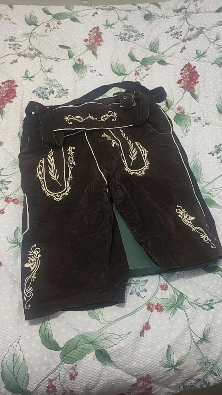 Traje Típico alemão ( Bermuda + suspensório)