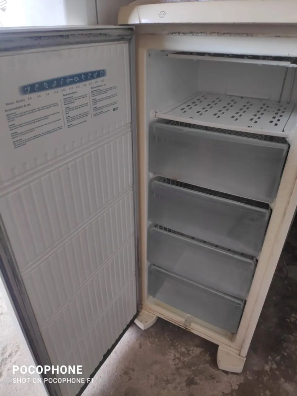 Freezer vertical Eletrolux 175 LT 220v  - Foto 2