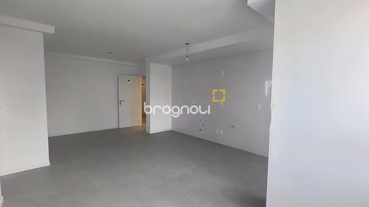 Apartamento de 2 Quartos com Suíte em Coqueiros - Foto 5