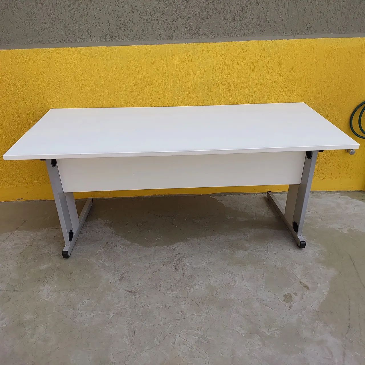 Mesa escritório reta funcional  - Foto 2