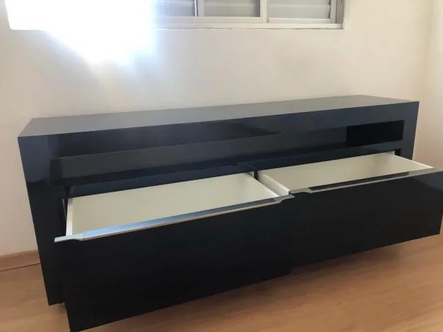 Móvel/rack de laca preto com rodinhas  - Foto 2