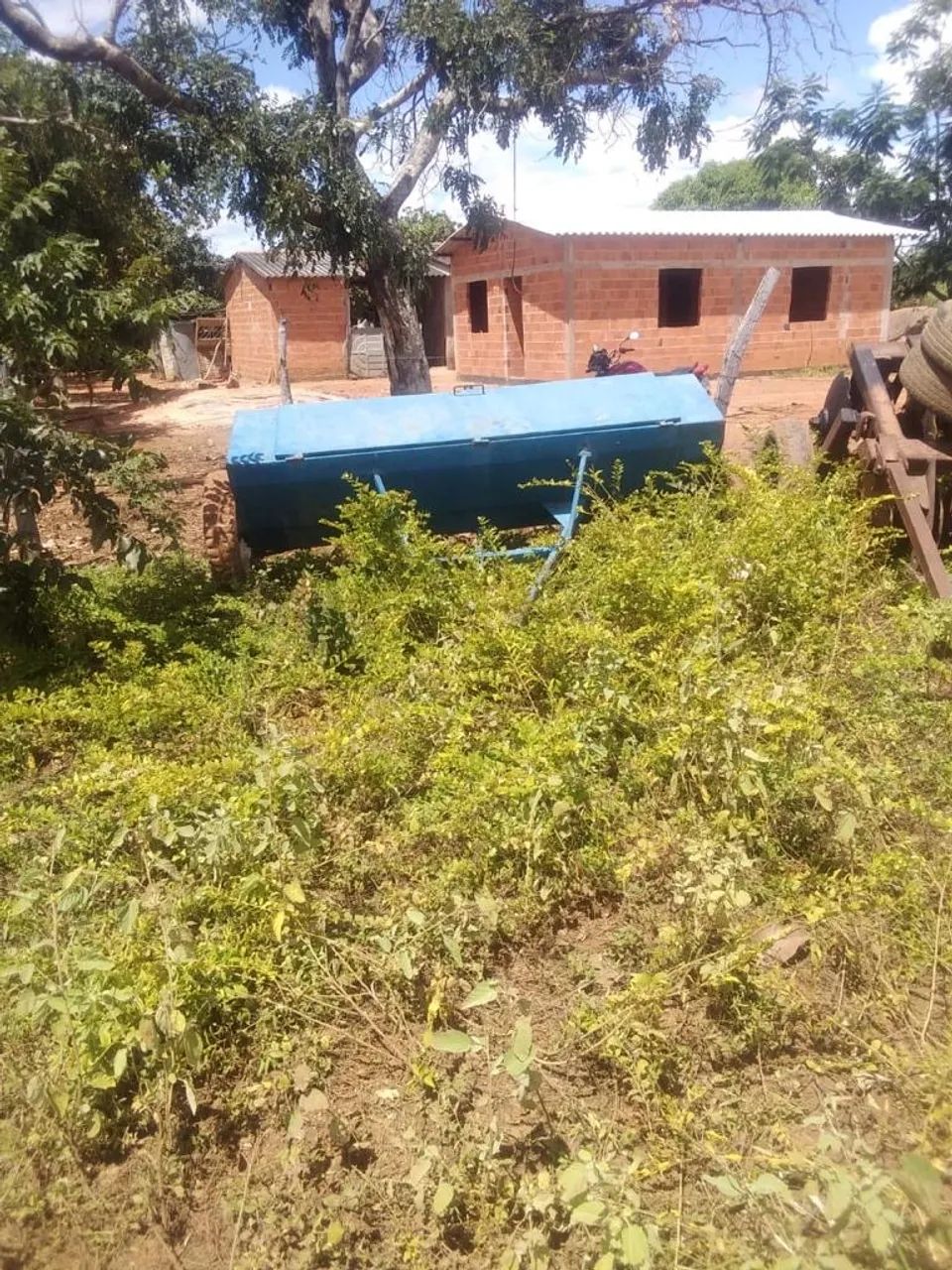 Trator 4x4 MWM 95CV com implementos - Foto 3