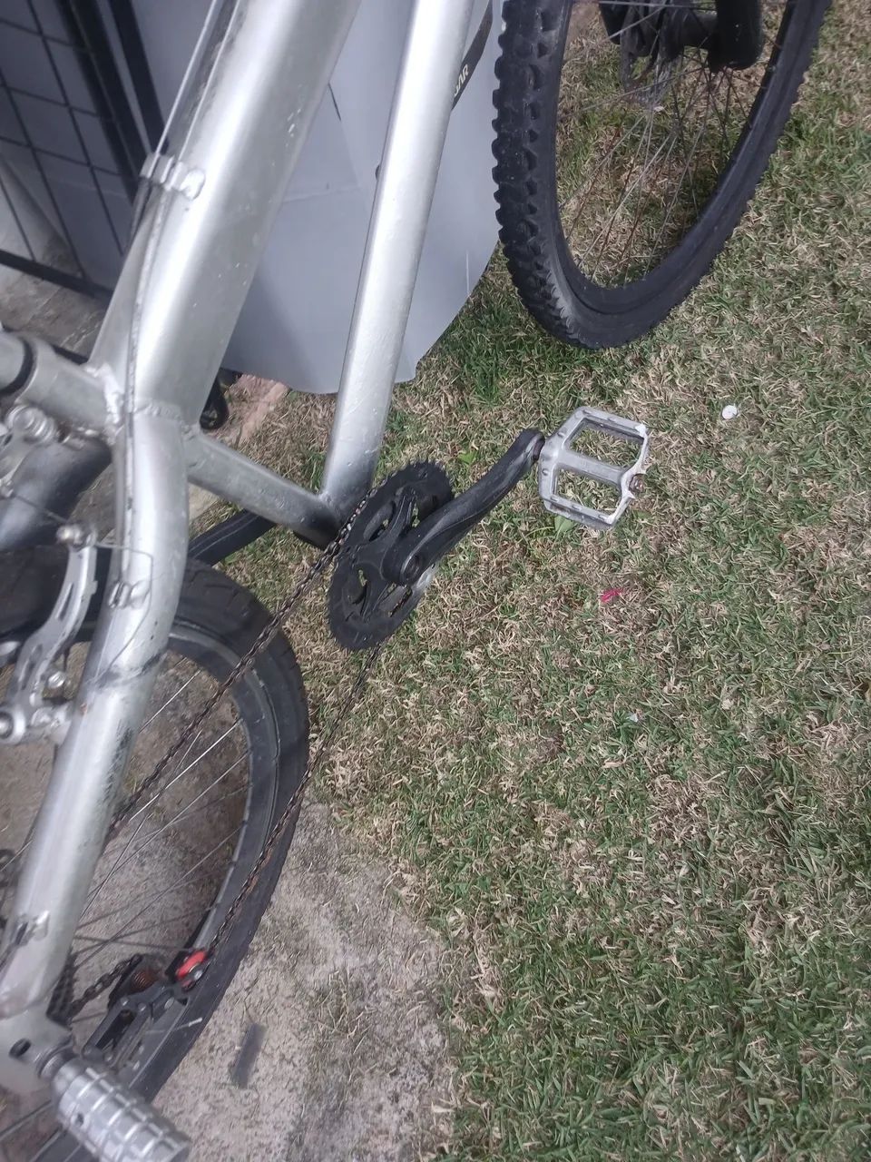 Bicicleta aro 26 com pneu furado - Foto 5