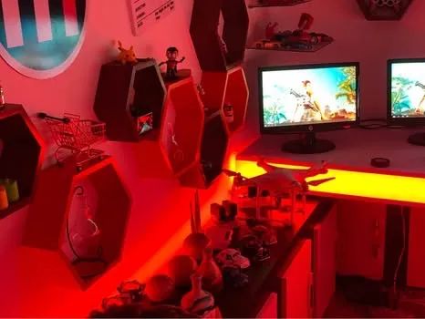 Vendo Mesa Gamer de Alto Luxo - Foto 2
