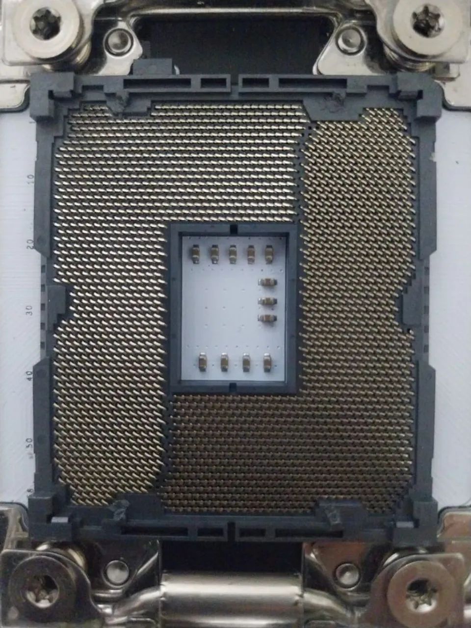 Placa mãe X99 qiyida d4 (COM DEFEITO) - Foto 3