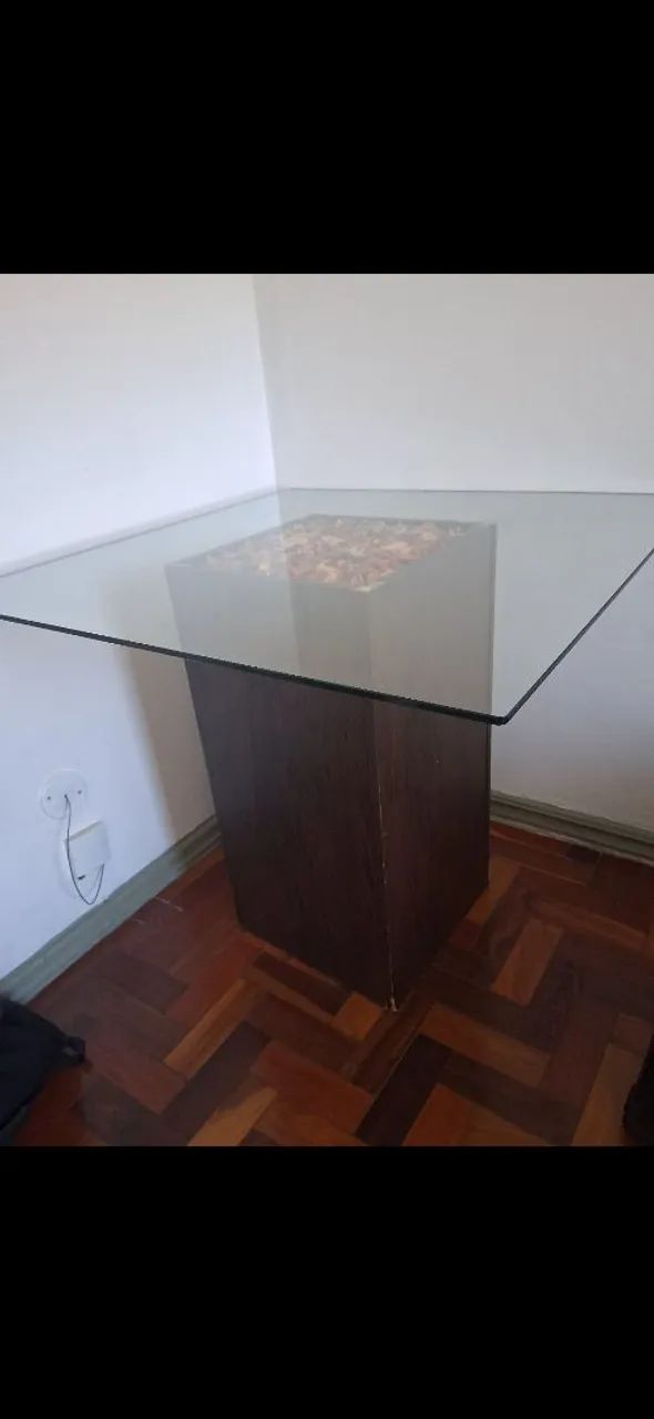 Mesa quadrada, bem conservada e sem cadeiras. - Foto 2