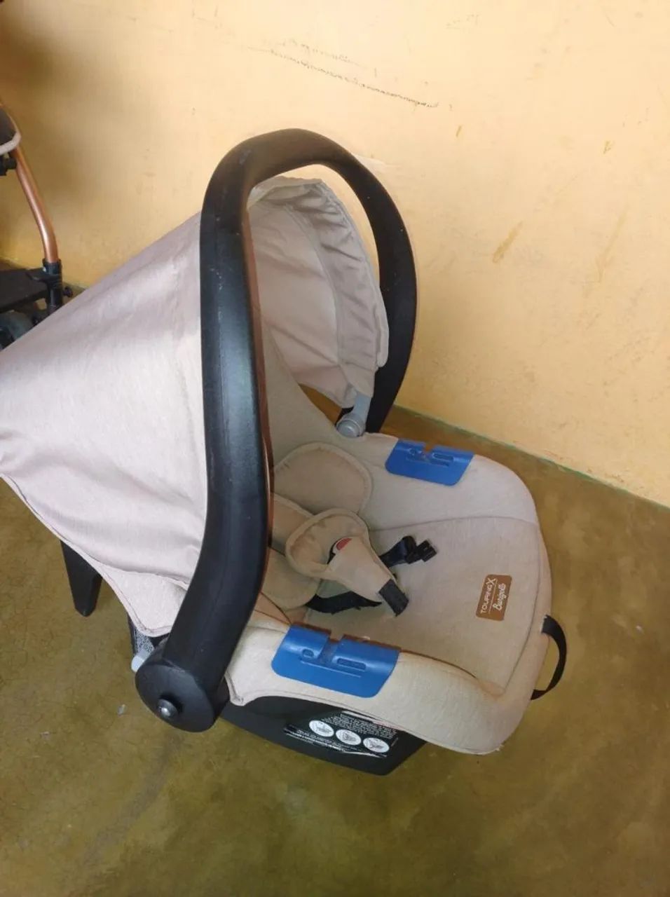 Carrinho de Bebê Burigotto com bebê conforto  - Foto 4