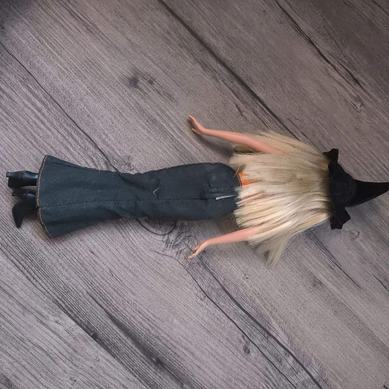 Boneca Barbie halloween bruxa  - Foto 2
