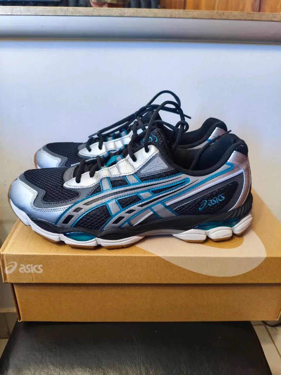 Tênis Asics NYC 2055 azul e prata 43