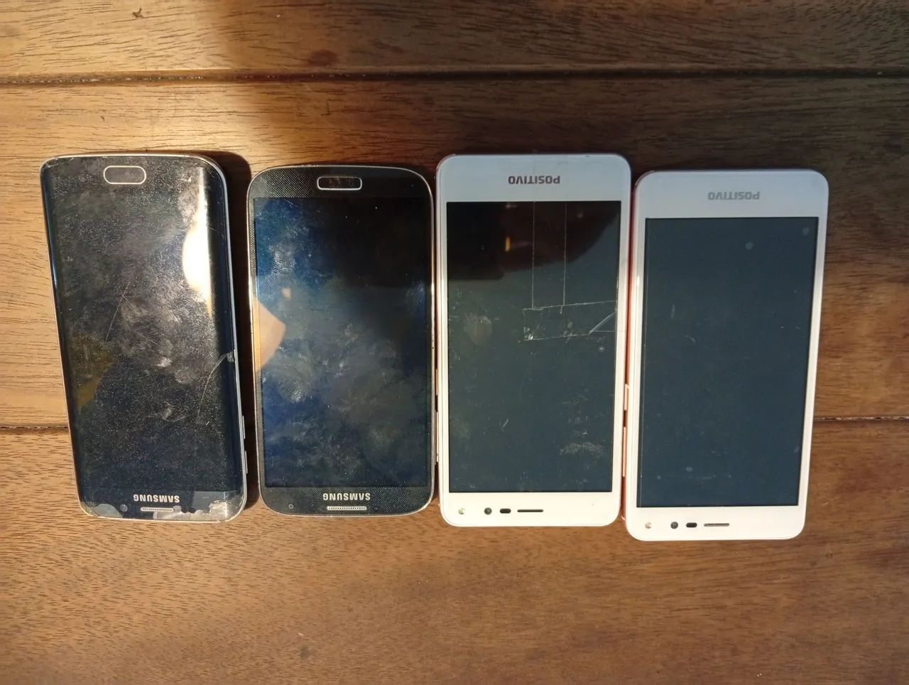 Lote 4 celulares para retirada de peças