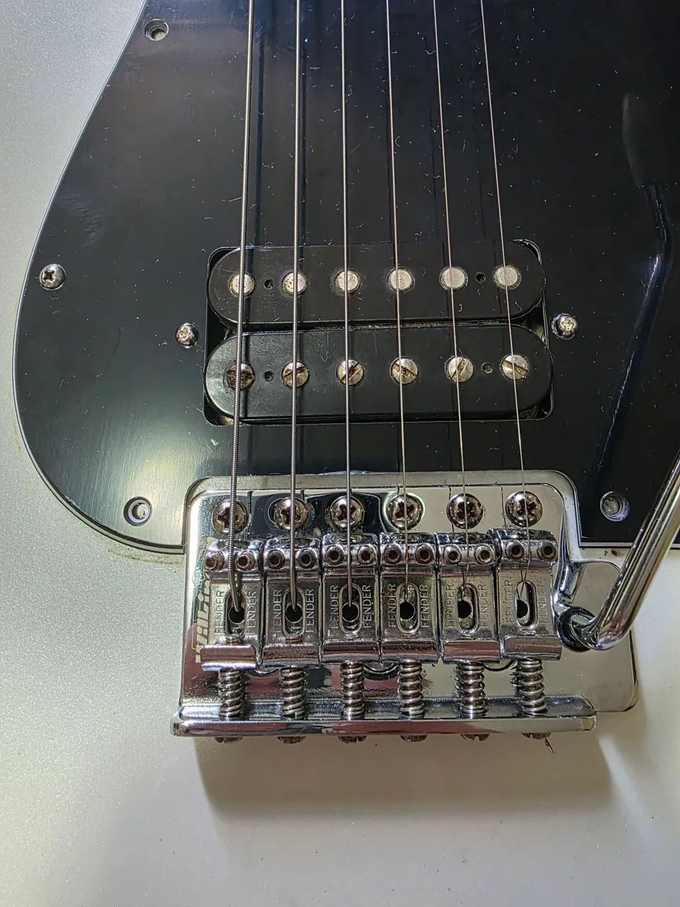Guitarra Squier by Fender Stratocaster - Crafted in Indonesia