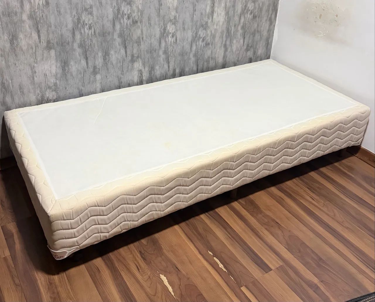 Base Cama Box Ortochrin Solteiro com Pés com Rodinha