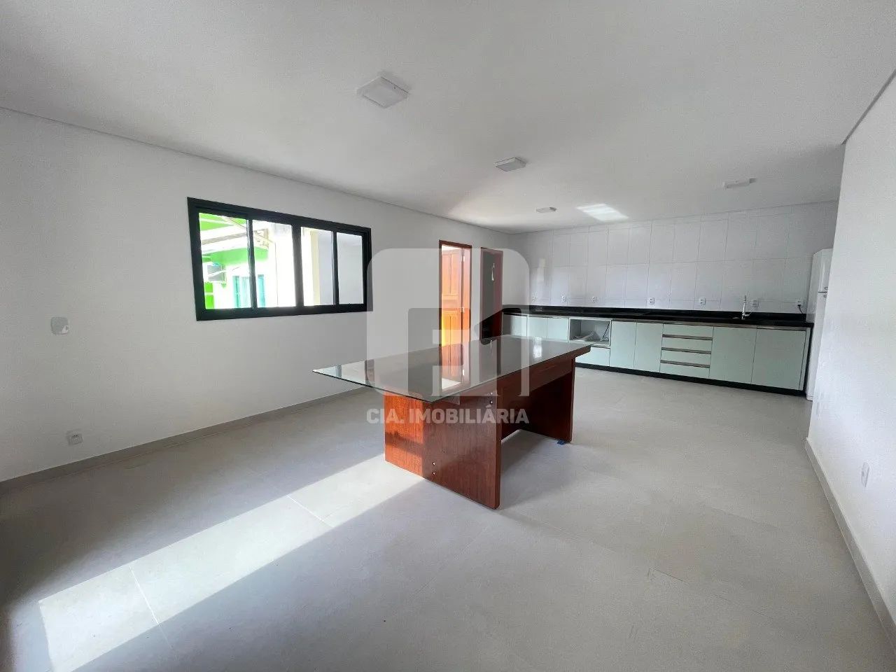 Casa nova com 5 dormitórios no Itacorubi