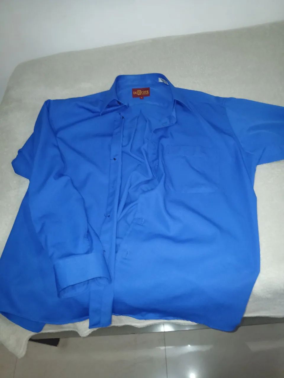 Lindissima camisa cor azul royal