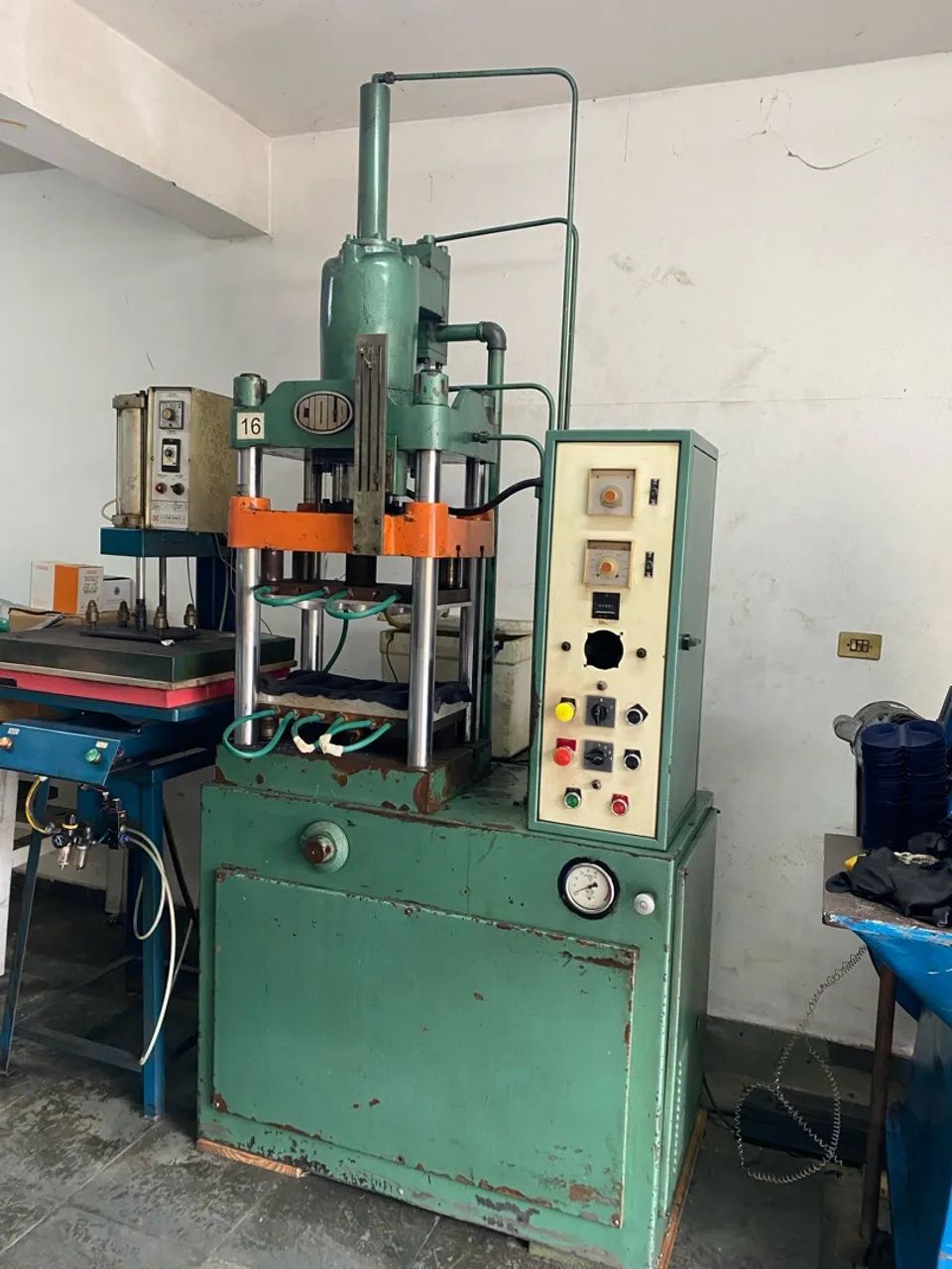 Prensa de 30 TON  mesa 40x40