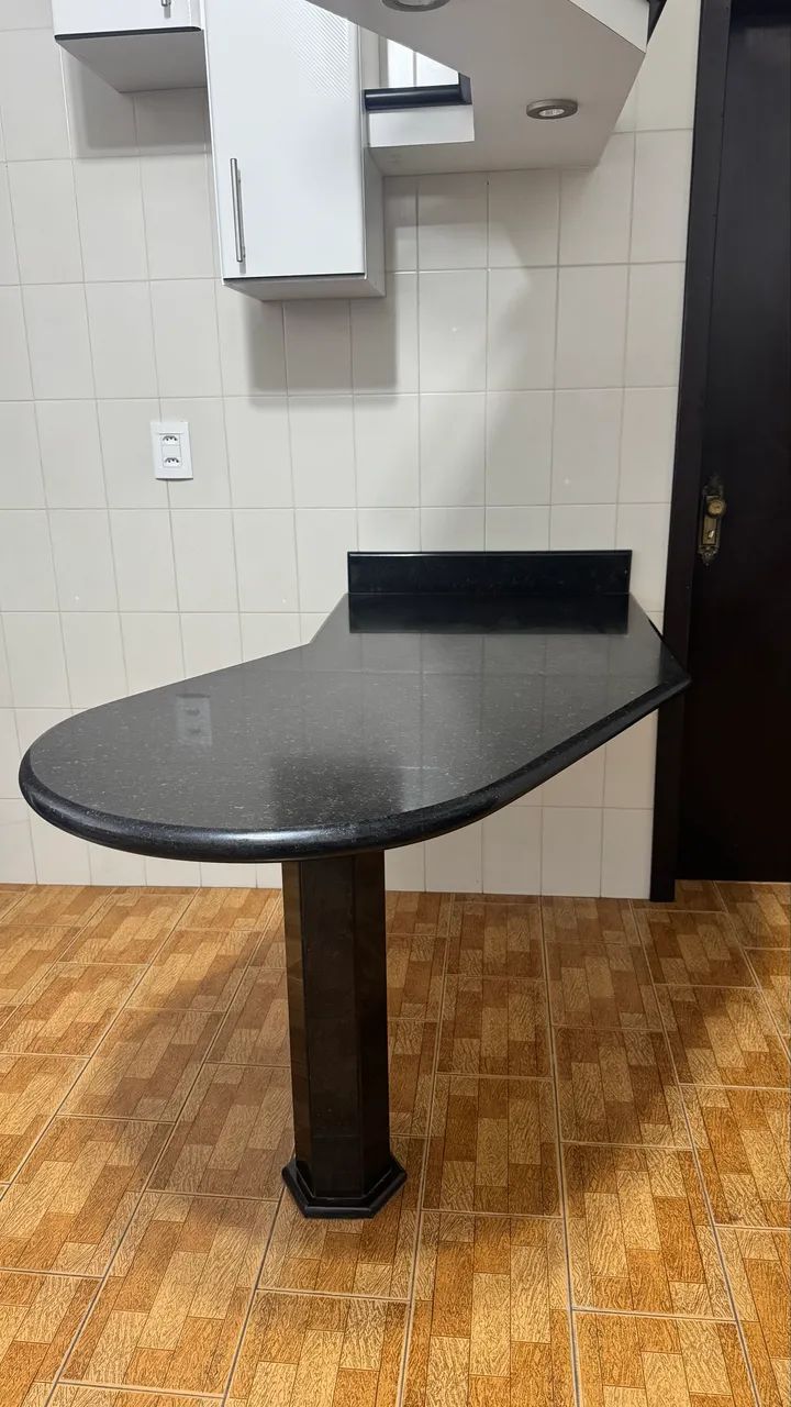 Mesa de Mármore preto com pé  - Foto 2