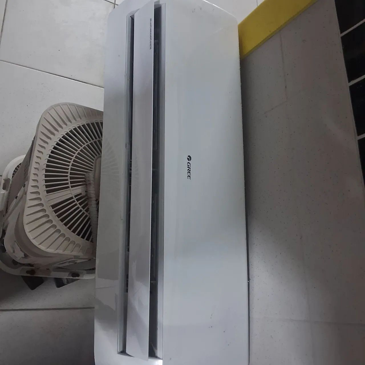 Vende ar condicionado split. MARCA: Gree 12 mil