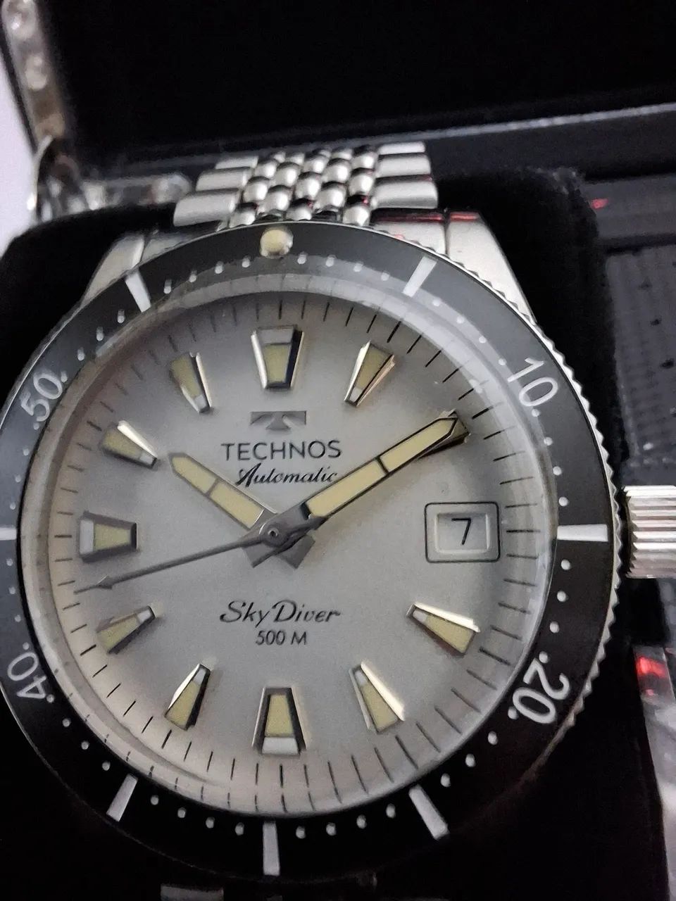 RELÓGIO TECHNOS SKYDIVER DIAL BRANCO 500m 37,5mm SW2001B  - Foto 4