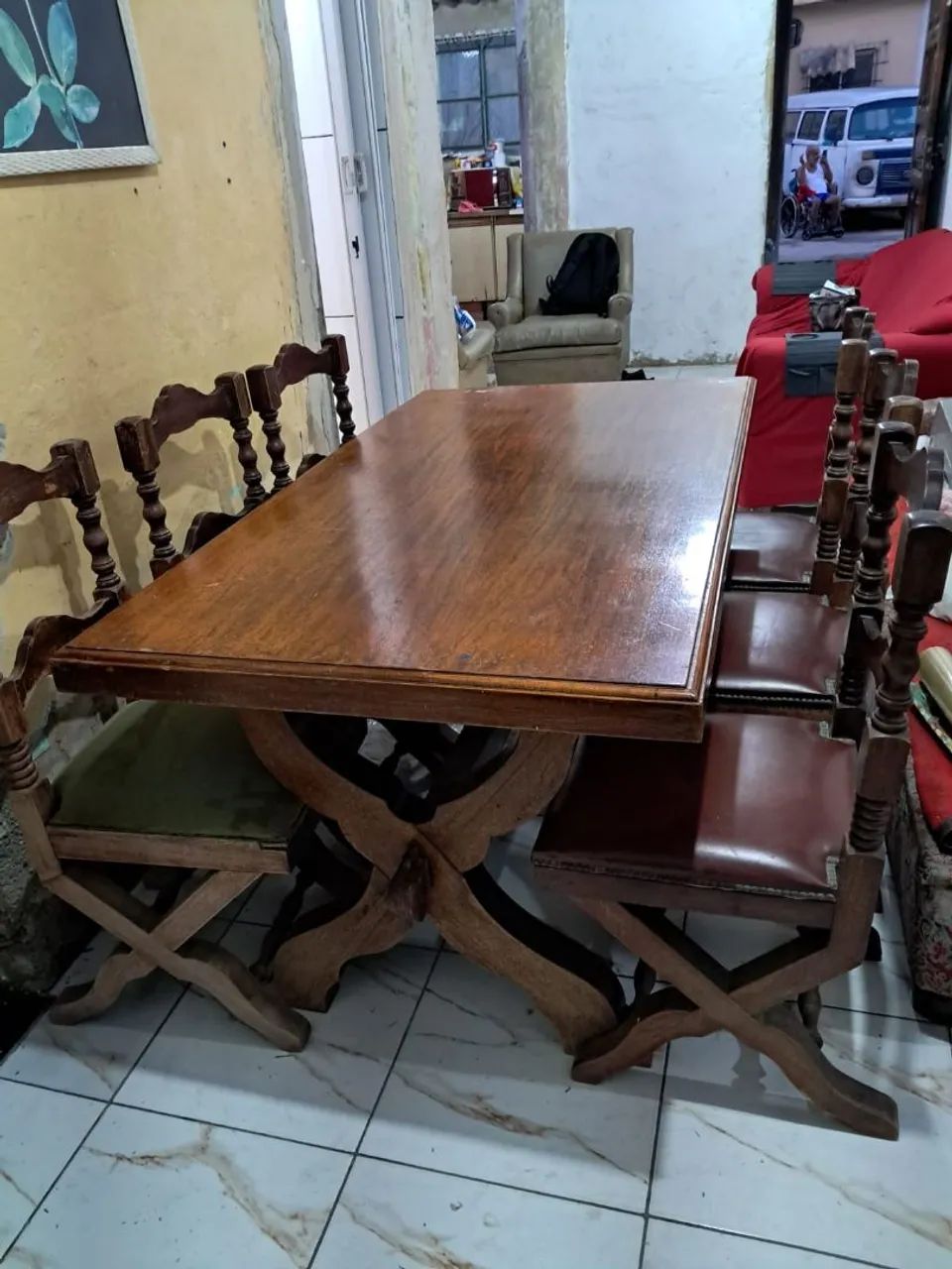 Vendo mesa com 6 cadeiras  - Foto 3