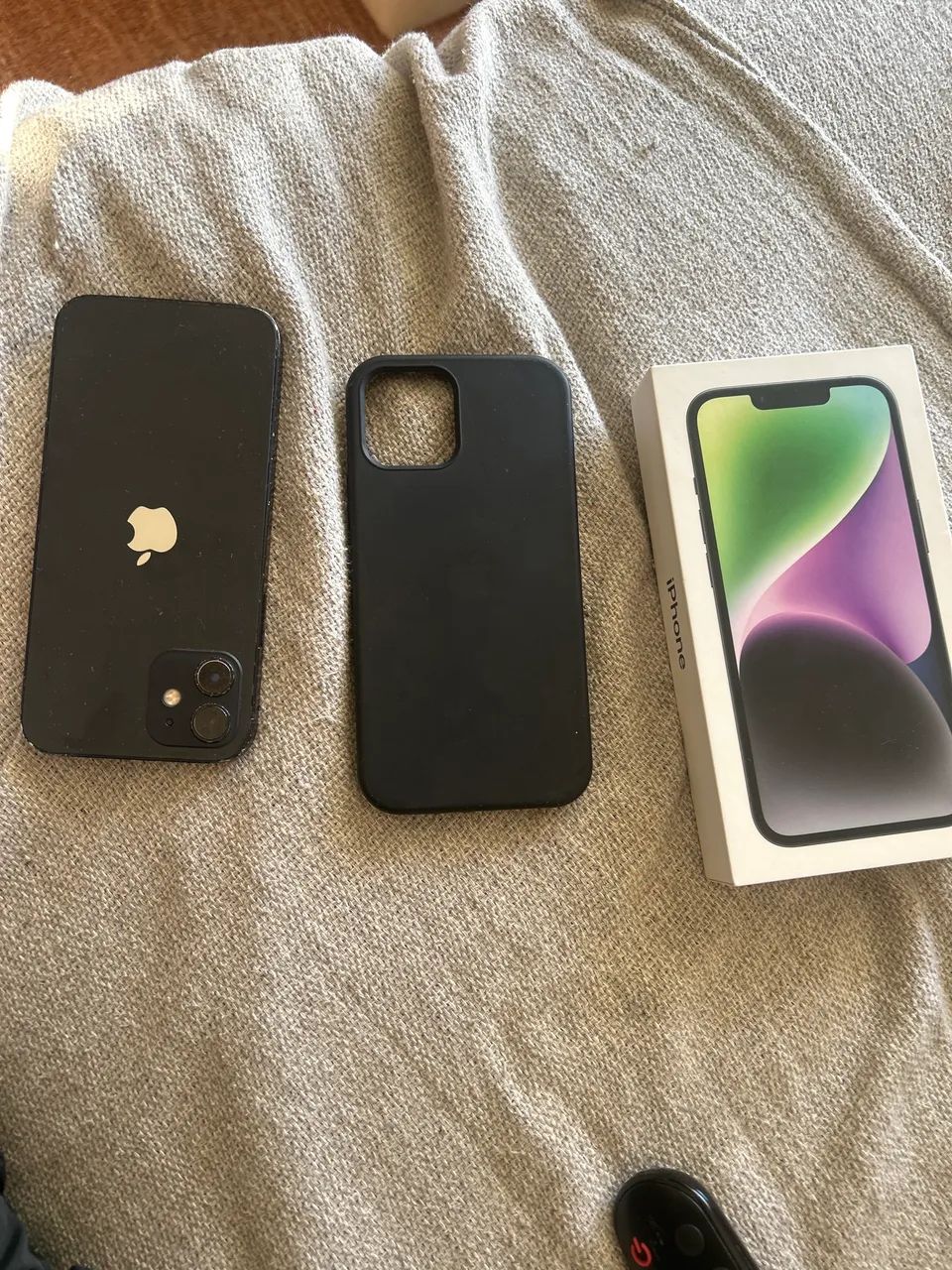 iPhone 12 usado bateria nova tela nova com capinha e caixa