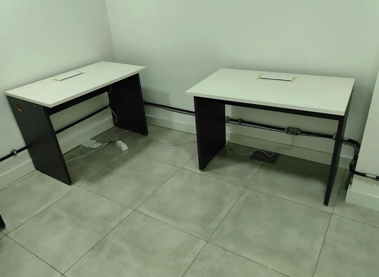 Mesa para Escritório 100x60 cm | Com Tomadas Embutidas e Passa-Fios | R$ 250 - Foto 3