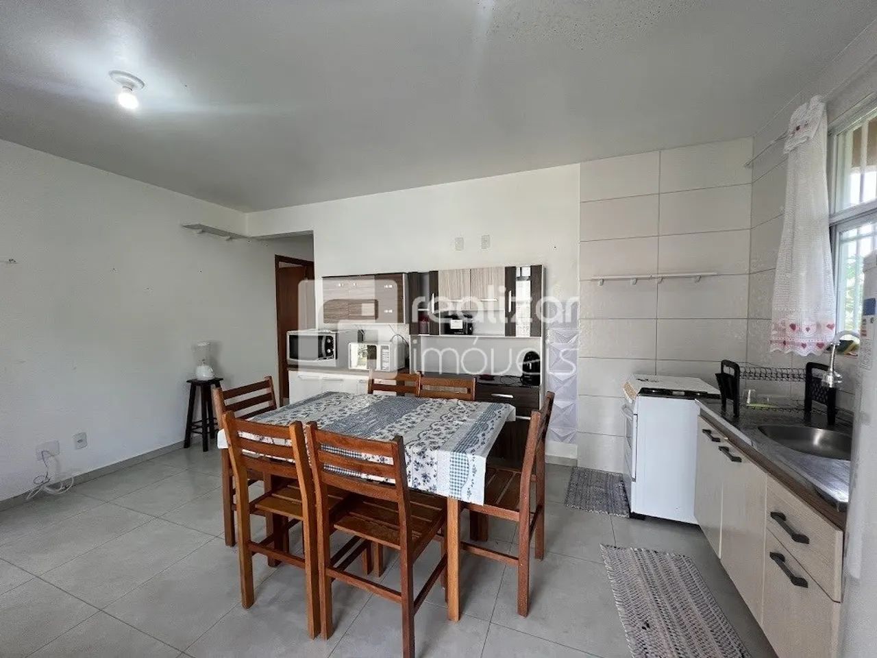Casa mobiliada 2 Dormitórios na Barra da Lagoa, Florianópolis. - Foto 3
